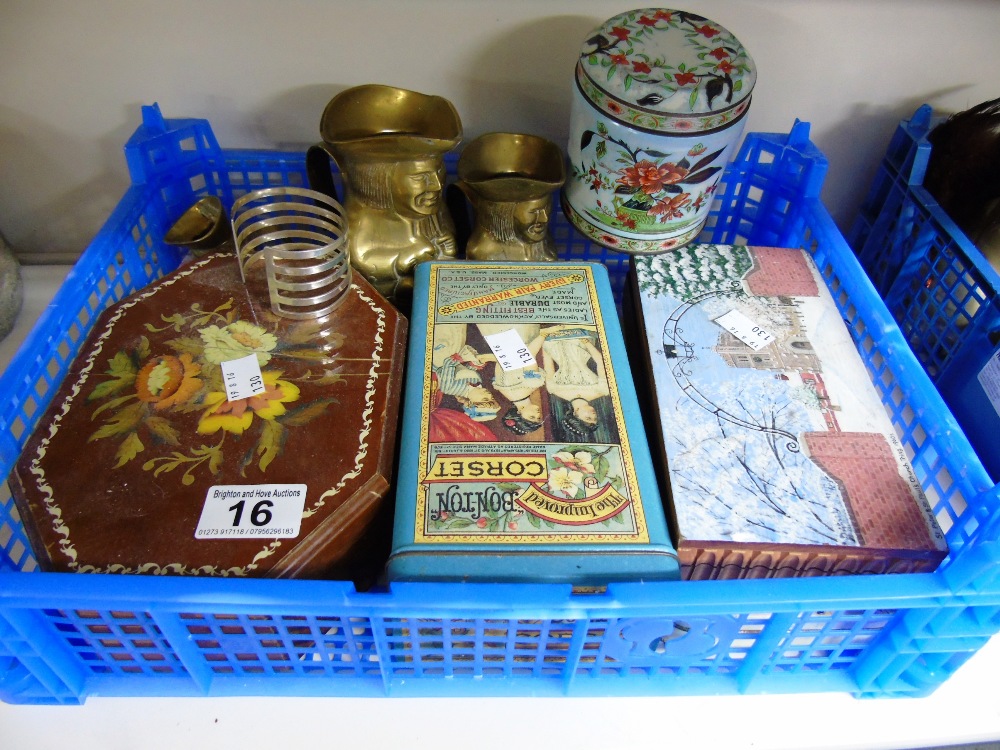 BOX OF ASSORTED TINS + GRADUATED BRASS TOBY JUGS