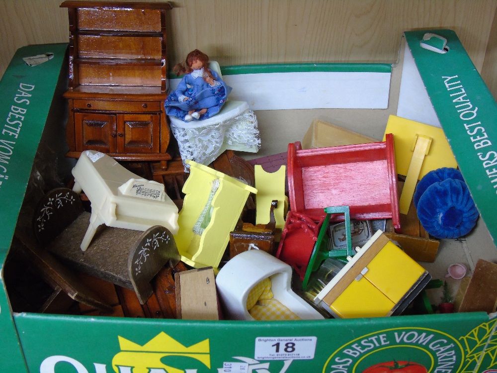 ASSORTED DOLLS HOUSE FURNITURE