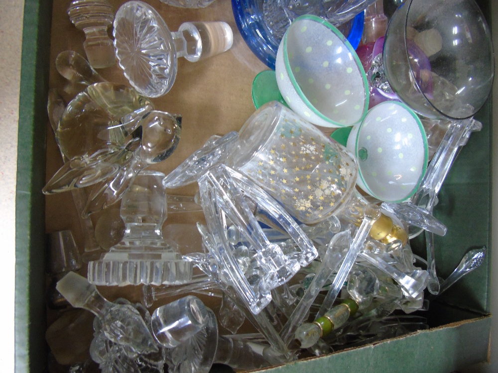 BOX OF GLASS WARE INCLUDING CANDLESTICKS & PAPERWEIGHTS - Image 5 of 7