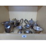 QUANTITY OF PLATED WARE INCLUDING TEAPOTS