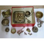 QUANTITY OF SMALL SILVER PLATE & METAL ITEMS