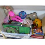 LARGE QUANTITY OF VINTAGE TOYS / GAMES