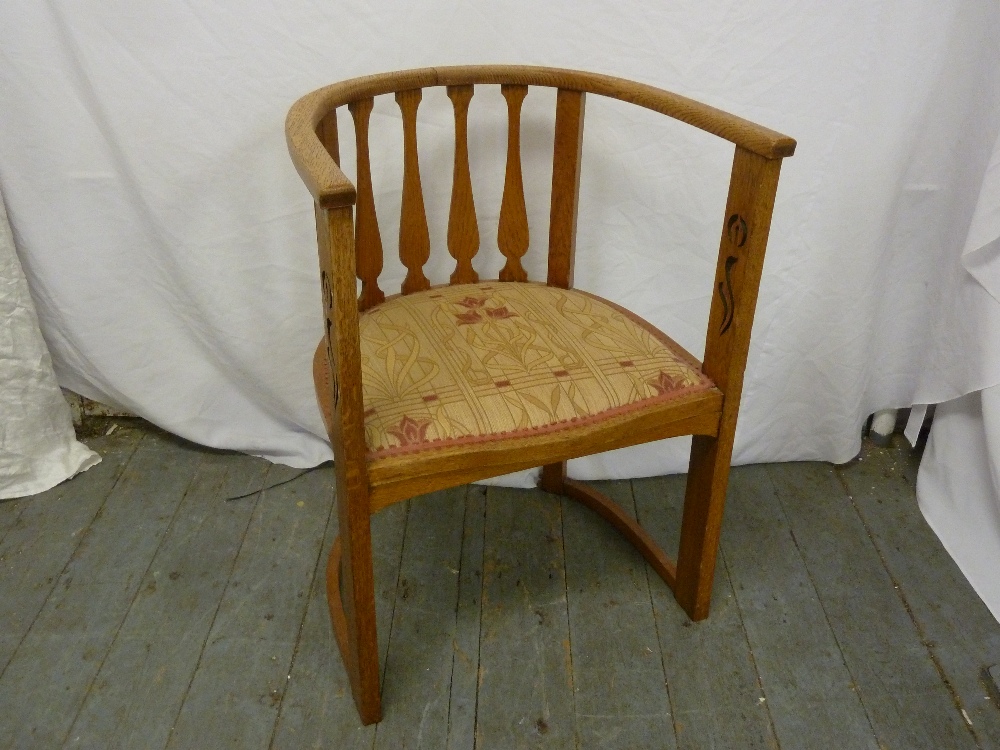 Arts and Crafts Blond oak occasional chair with upholstered seat
