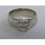 Platinum and diamond ring, the central diamond 1ct, approx total weight 10.8g