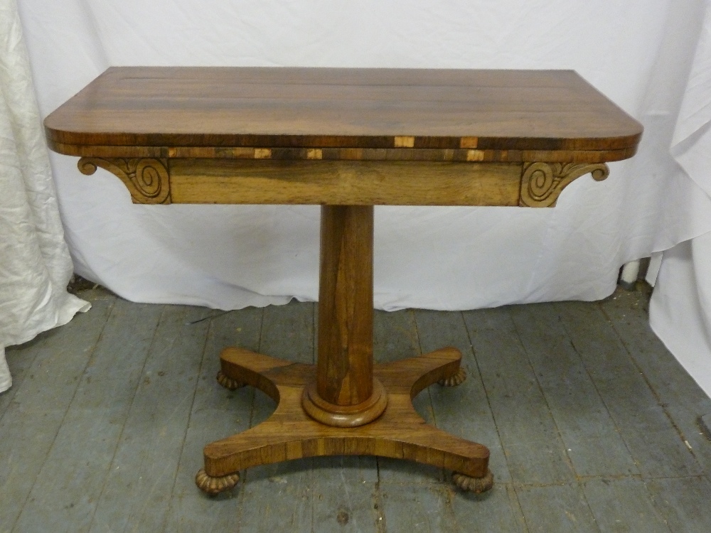 Victorian walnut card table with hinged top on quatrefoil base, A/F