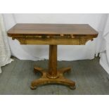Victorian walnut card table with hinged top on quatrefoil base, A/F