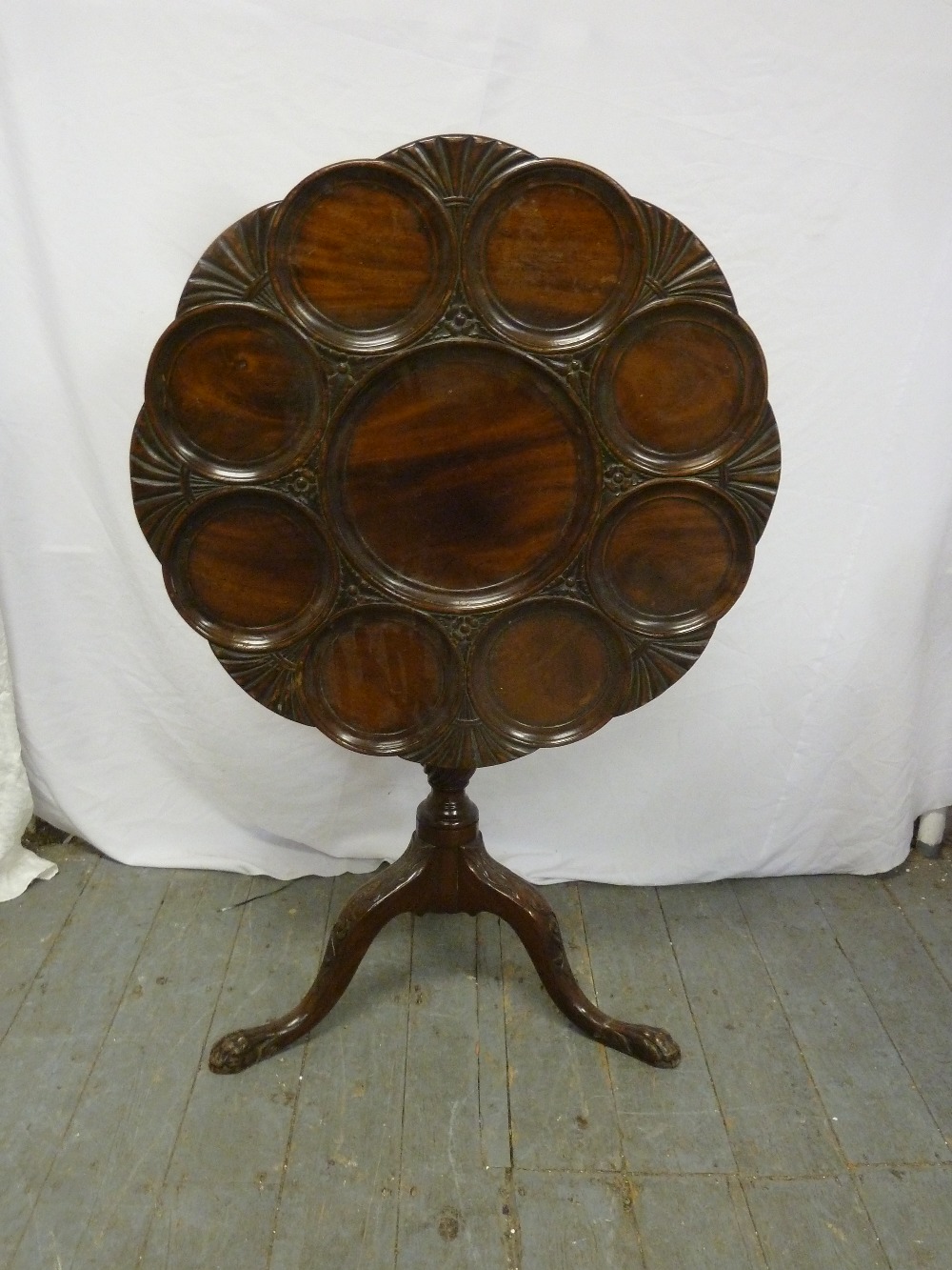 Victorian mahogany tilt top tea table on triform base - Image 2 of 2