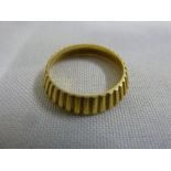 18ct gold scarf ring, approx 3.6g