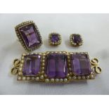 18ct yellow gold suite of jewellery set with amethysts and seed pearls to include a brooch, a ring