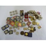 A mixed quantity of coins and medals to include crowns