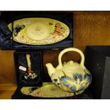 Boxed Tupton Ware teapot, vase, etc., (4).