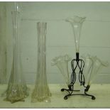 Table centre epergne, and 4 glass vases.