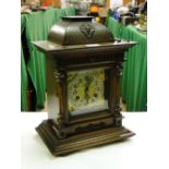 An oak cased 2-train mantel clock.