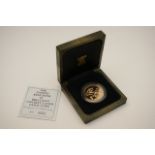 United Kingdom £5 brilliant uncirculated gold coin, 1990, 0351/3500, boxed, with certificate, 39.