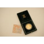 United Kingdom £5 brilliant uncirculated gold coin, 2000, 0316/1000, boxed, with certificate, 39.