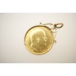 Edward VII sovereign, 1907, mounted as a pendant in 9ct gold, gross weight approx. 9.