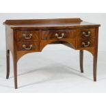 Edwardian mahogany serpentine front dressing table, in Georgian style,