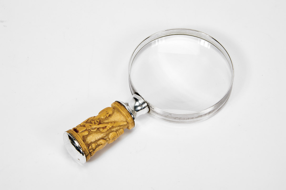 A Magnifying-glass,833/1000 silver ring, ivory handle with carved decoration "European hunters"