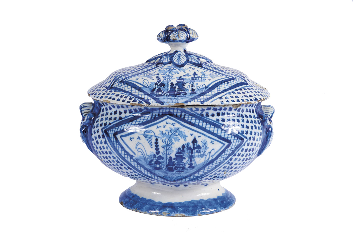 An Oval Tureen,faiance, blue decoration "Oriental landscape" Dim. - 22,5 x 25,5 x 20 cm