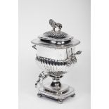 A Tea Urn,William IV (1830-1837), Sheffield plate, gadrooned decoration en relief Dim. - 46 cm