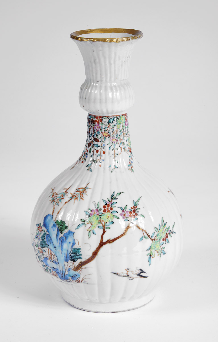 A Gadrooned Bottle,Chinese export porcelain, polychrome and gilt decoration "Birds and flowers" Dim. - Image 2 of 2