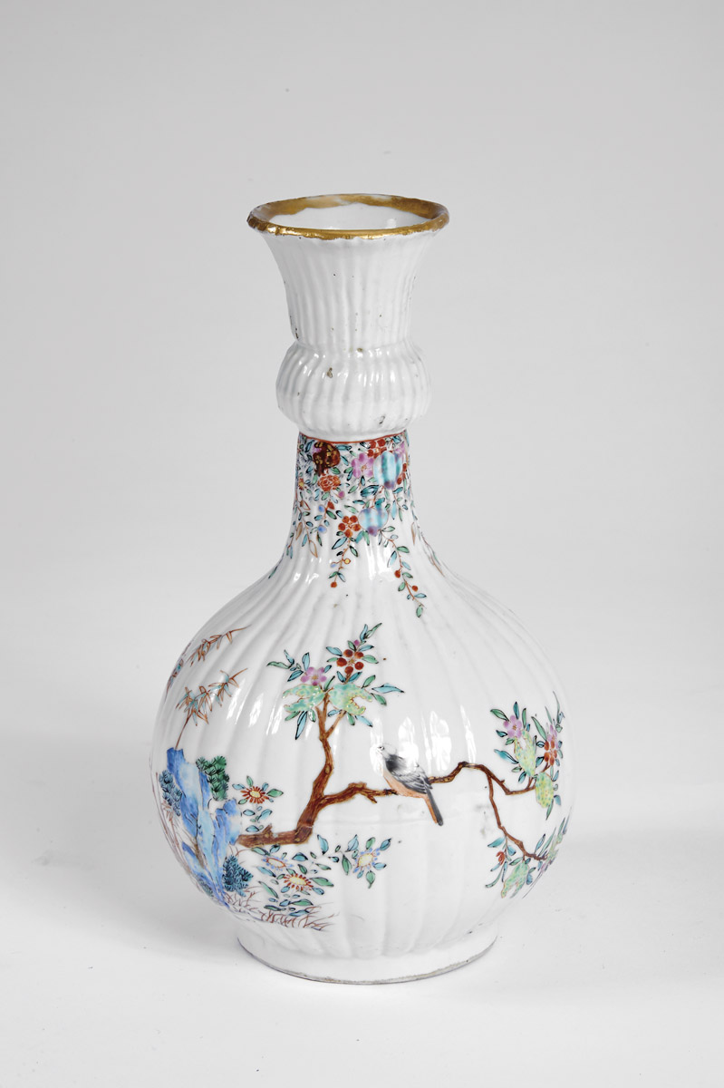 A Gadrooned Bottle,Chinese export porcelain, polychrome and gilt decoration "Birds and flowers" Dim.