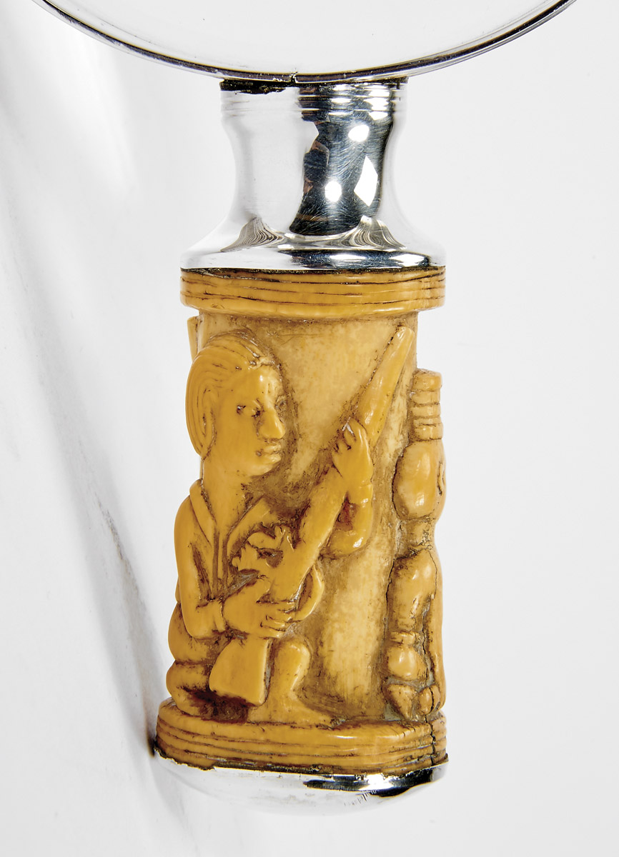A Magnifying-glass,833/1000 silver ring, ivory handle with carved decoration "European hunters" - Image 2 of 4