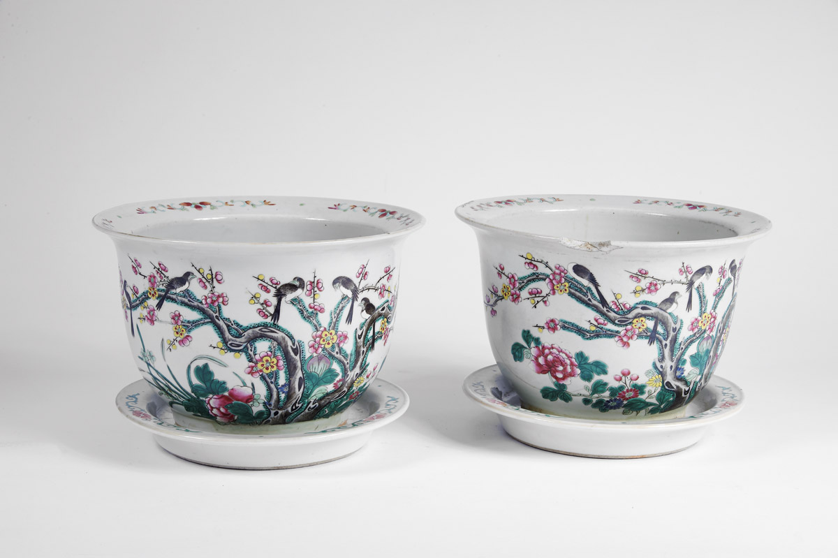 A Pair of Cachepots with Stands,Chinese porcelain, polychrome decoration "Birds and flowers",