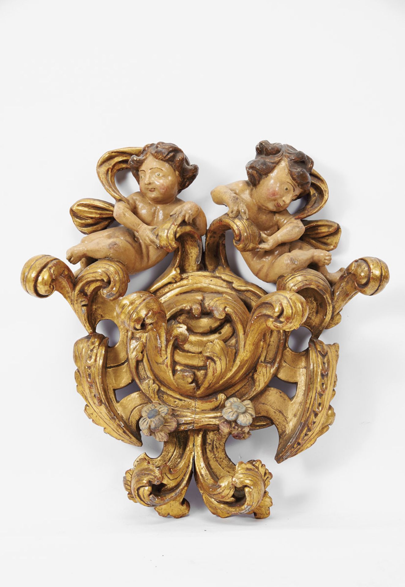 Angels with Fleuron, polychrome and gilt wooden sculptural set, Portuguese, 18th C., restoration,