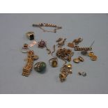 Gold jewellery, rings, gate-link bracelet, pendants and brooches, cuff-links, etc.