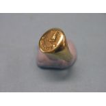 A gentleman's yellow metal signet ring, 15.1 grams