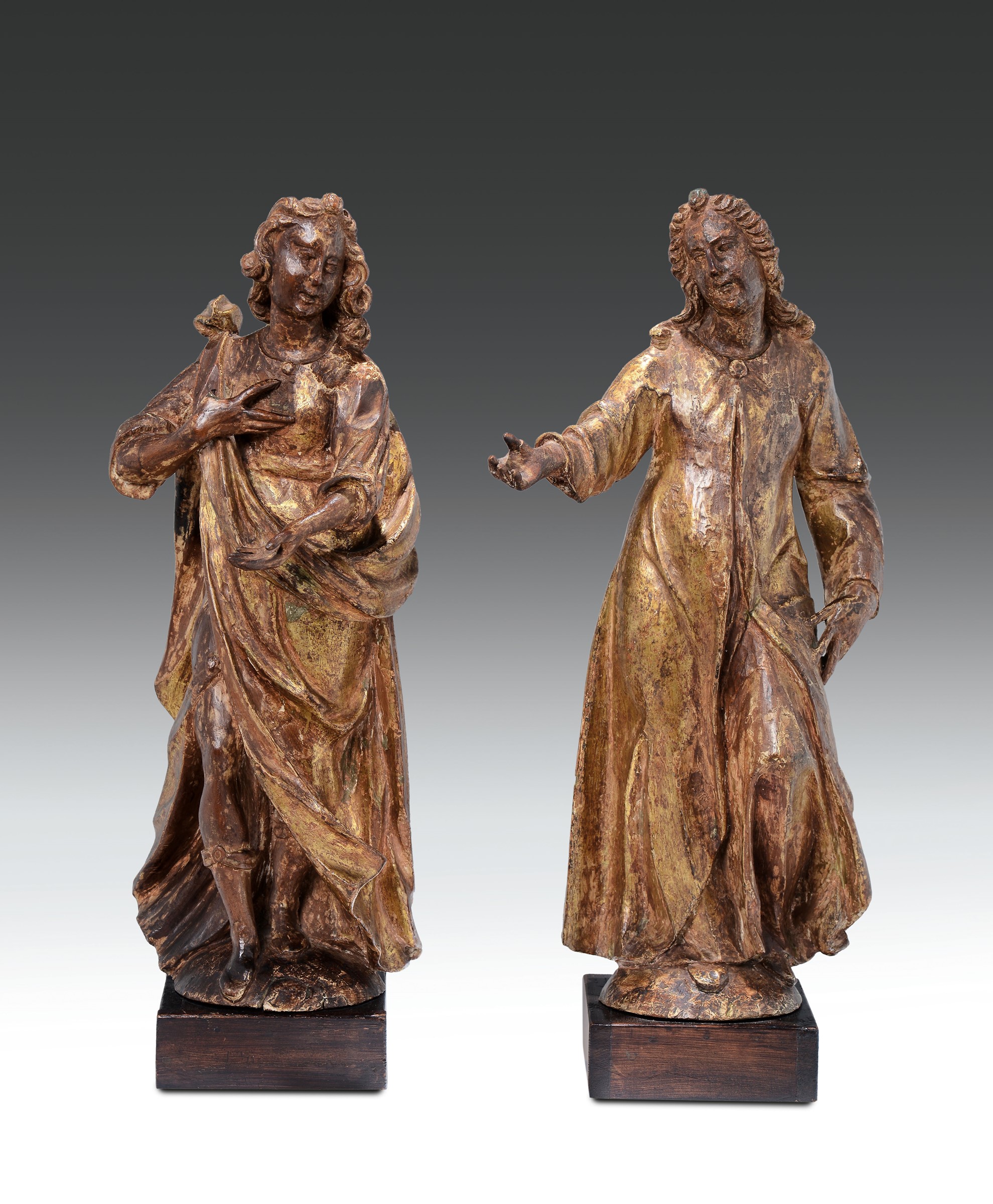 Coppia di figure in legno scolpito e parzialmente dorato rappresnetanti l’Annunciazione, scultore