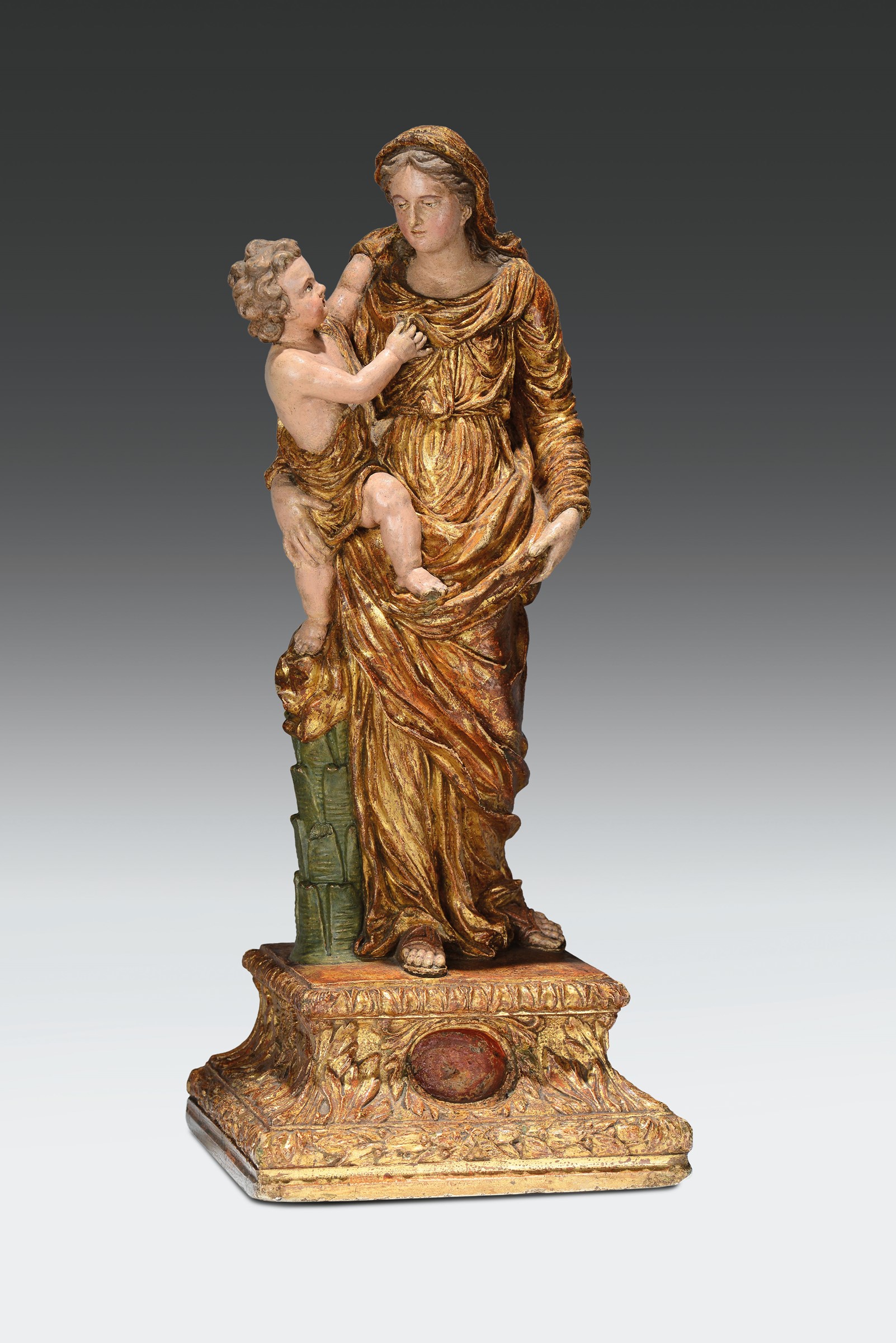 Scultura reliquiario in stucco policromo e dorato raffigurante Madonna con Bambino. Plasticatore