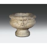Grande vaso ovale in marmo scolpito, arte rinascimentale veneta o toscana, fine del XVI secolo,