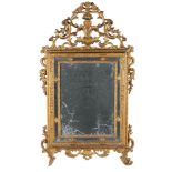 Specchiera Luigi XIV in legno finemente intagliato ed interamente dorato, Piemonte XVIII secolo,