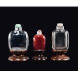 Three snuff bottles, two crystal rock' and a red glass one, China, Qing Dynasty, 19th century h da