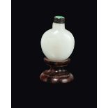 A white jade snuff bottle with jadeite stopper, China, Qing Dynasty, 19th century h cm 6