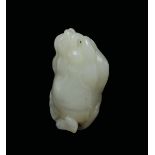 A carved white jade Buddha's hand, China, Qing Dynasty, 18th century h cm 5,5