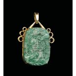 A jadeite pendant with gold setting, China, 20th century cm 7