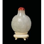 A white jade snuff bottle with ivory stand, China, Qing Dynasty, 19th century h cm 8,5