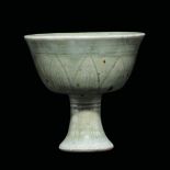 A Longquan Celadon porcelain cup, China, Yuan/Ming Dynasty, 14th century cm 9x9,5