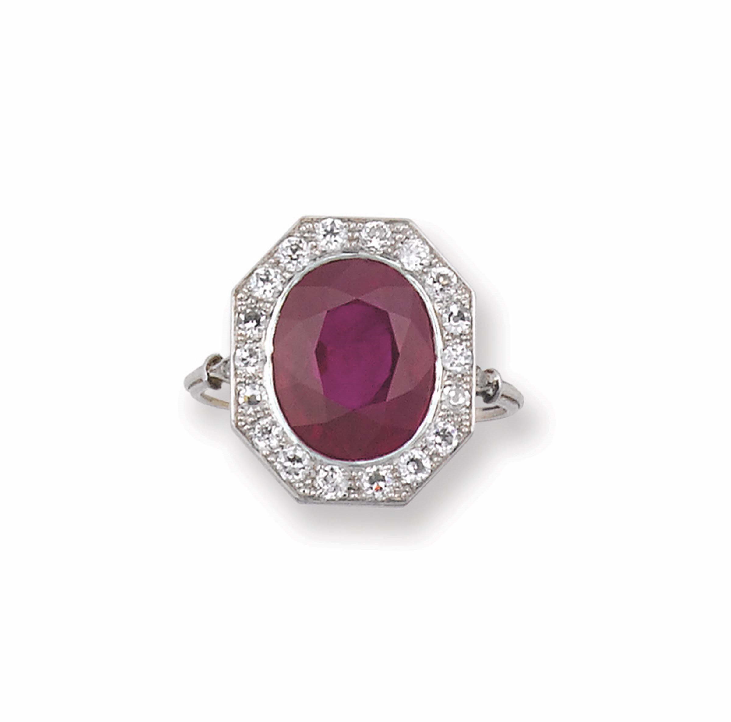 A Burma ruby ring. Gubelin report and SSEF report montatura in oro bianco ed oro giallo 750/1000.