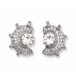 An Art Deco diamond and platinum earrings montatura in platino