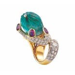 A cabochon emerald, diamond and ruby ring montatura in oro giallo 750/1000