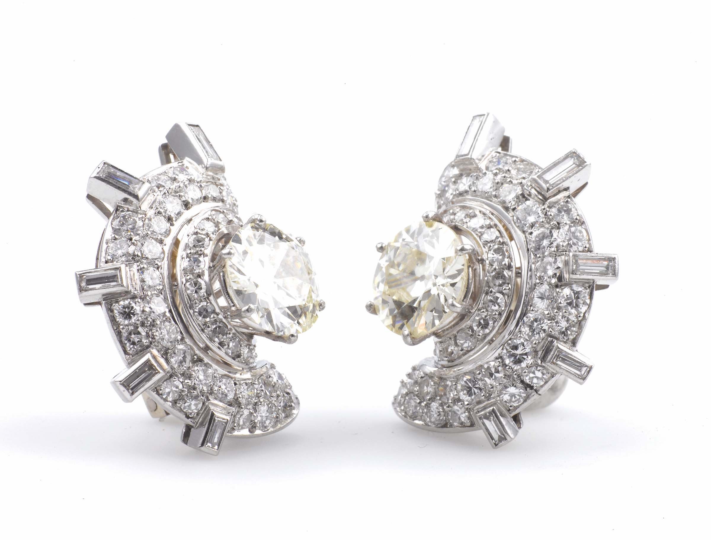 An Art Deco diamond and platinum earrings montatura in platino - Image 2 of 2