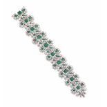 An emerald and diamond bracelet montato in oro bianco 750/1000. Lievi danni