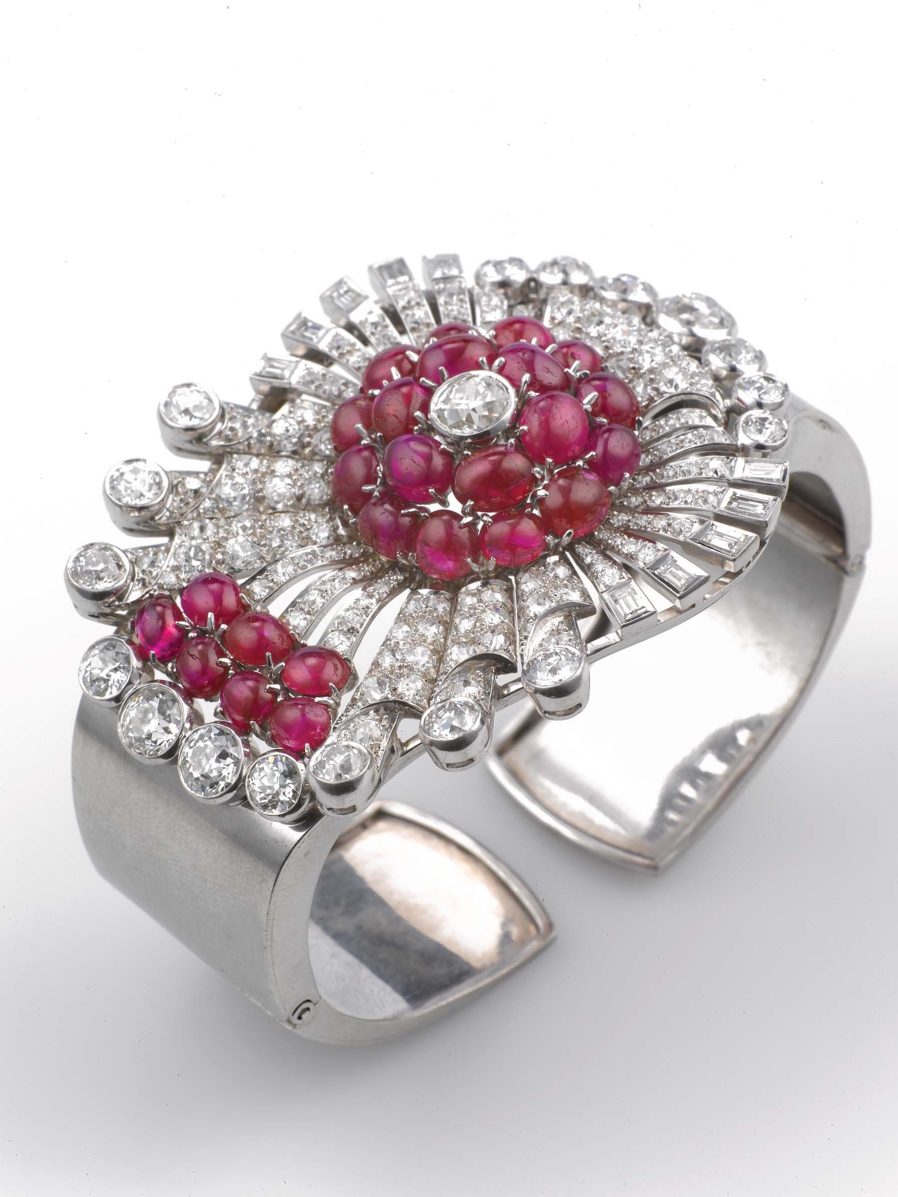 An Art Deco platinum, ruby and diamond bangle montatura in platino - Image 2 of 2