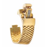 A diamond and gold lady's wristwatch. Van Cleef & Arpels montato in oro giallo 750/1000. Anni '