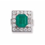 An emerald and diamond ring montatura in oro bianco 750/1000