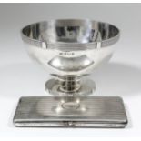 A George V silver circular bowl with reeded mounts, on circular footrim, 6.125ins diameter x 3.